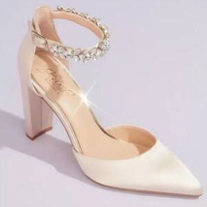 Gorgeous Pointed Toe Block Heels With Crystal Ankle Strap